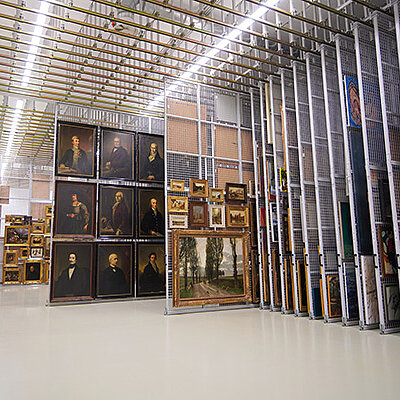 ausziehbare Bilderwand im Landesdepot St Pölten