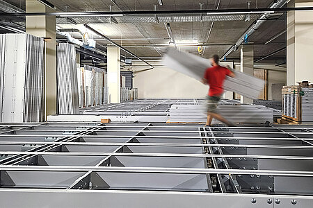 Montage der Bibliotheksregale