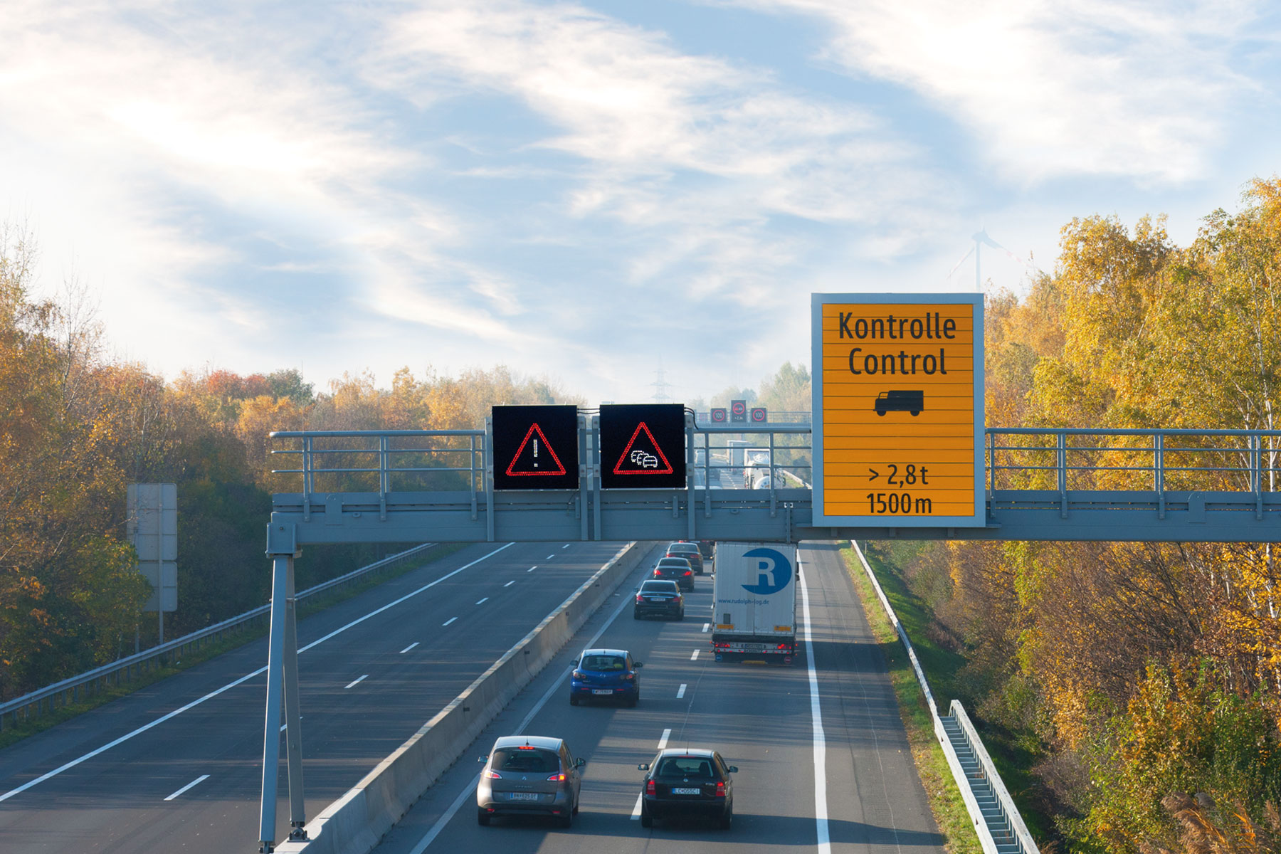 Verkehrsleitsystem mit Prismen und LED Wechselverkehrszeichen
