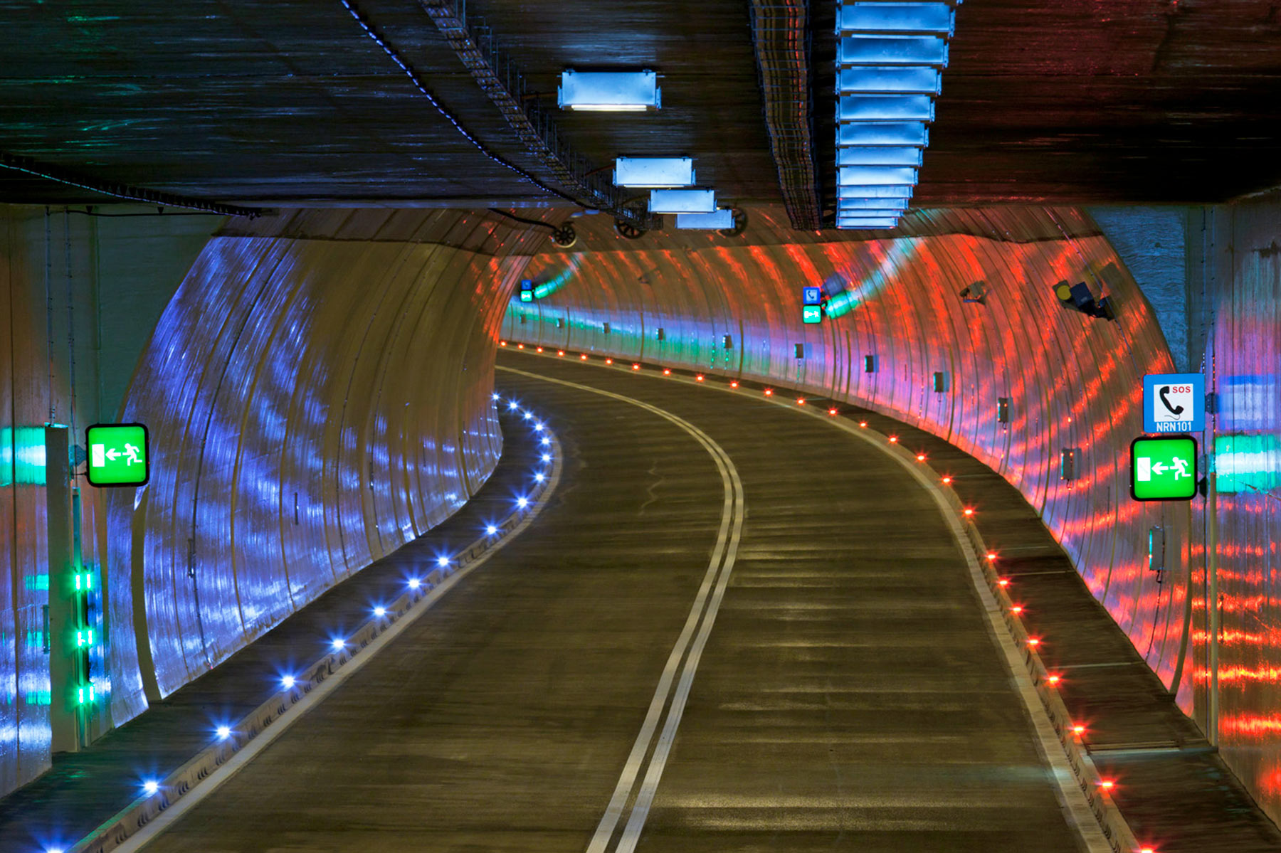 Fluchtweg Tunnelbeschilderung