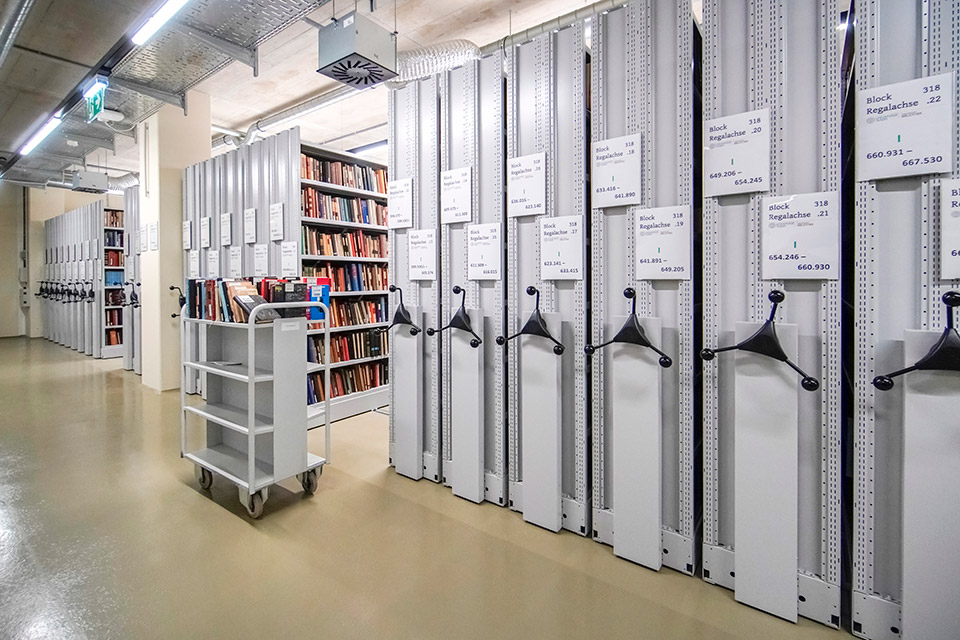 Regalanlage mit Schienensystem