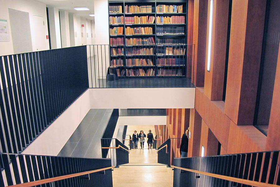 Treppe Jacob-und-Wilhelm-Grimm-Zentrum