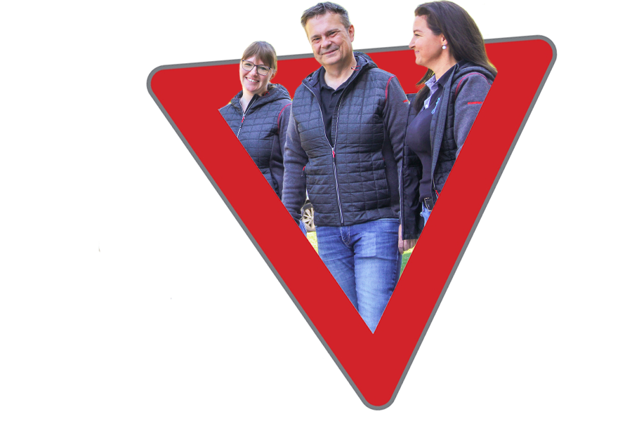 Mitarbeitersuche 3 Mitarbeiter:innen in Verkehrsschild